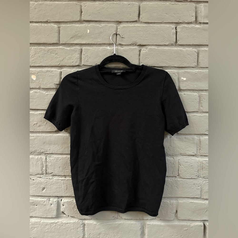 ANN TAYLOR women’s basic black tee